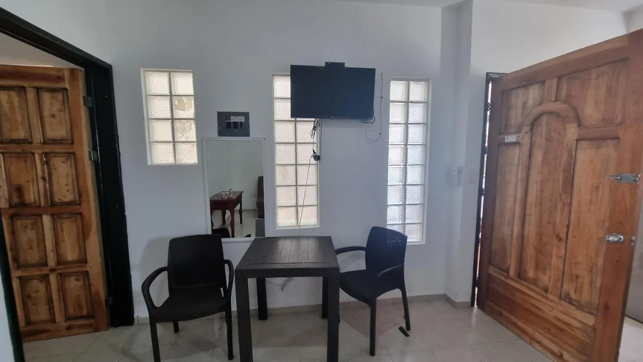 A Una Calle Del Ado 5Ta Avenida Playa del Carmen 0*,