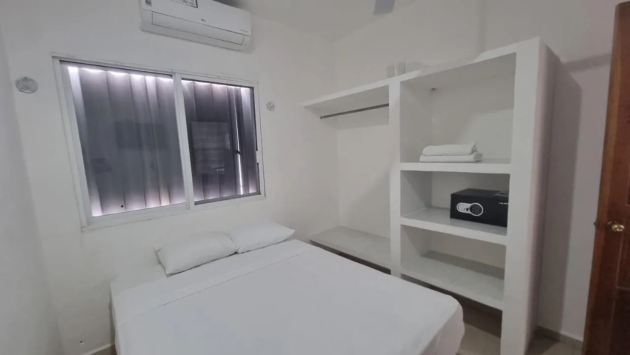 A Una Calle Del Ado 5Ta Avenida Playa del Carmen 0*,